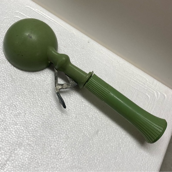 Vintage green plastic ice cream scoop - Picture 3 of 6